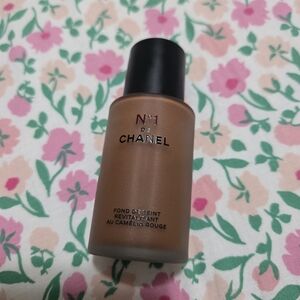 N°1 DE CHANEL Red Camellia Revitalizing Foundation BR152
